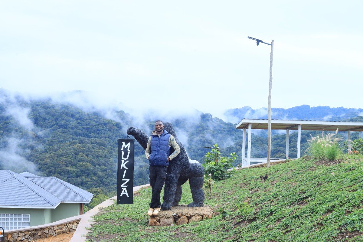 Mukiza Gorilla Lodge and its surroundings
